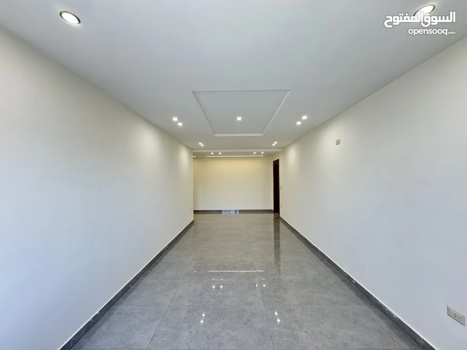 شقة فخمة طابق اخير + مع روف