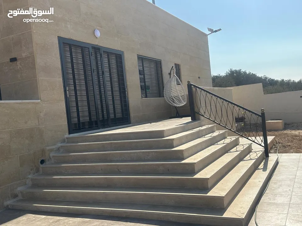 بيت مستقل مساحه البناء صافي175متر البناء الفعلي 240م // تشطيب سوبر ديلوكس، منطقة هادئه ومطله وجميله.