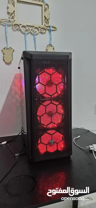 pc gamng  جهاز استعمال شهرين نضيف مع شاشه 144 هرتز