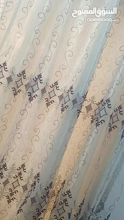 طقم كنب ضيوف مع طقم طاولات