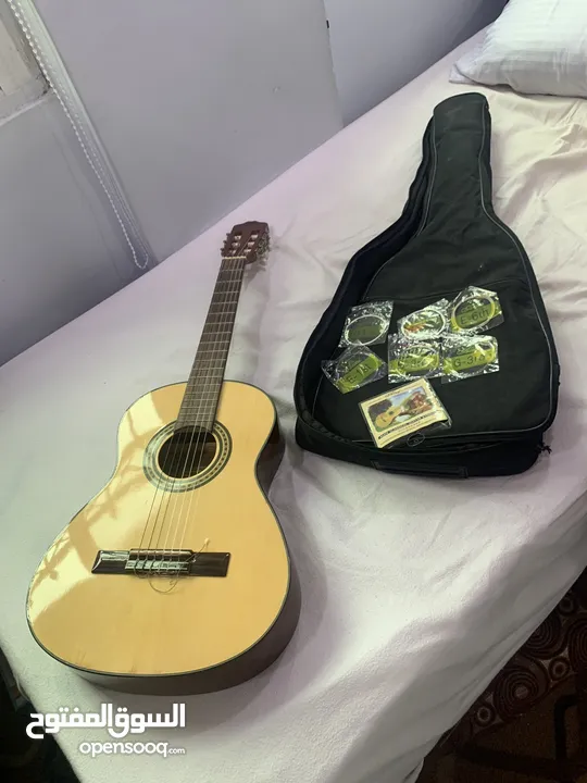 جيتار الماني احترافي ‏Voggy’s Kindergitarre بحالة ممتازة وجودة رائعة.