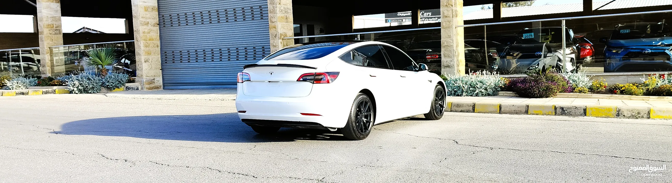 تيسلا 2022 model 3 فحص كامل اوتوسكور +B بدون ملاحظات بودي (كرت ابيض) بحالة الوكالة بسعر لقطة ومحرووق