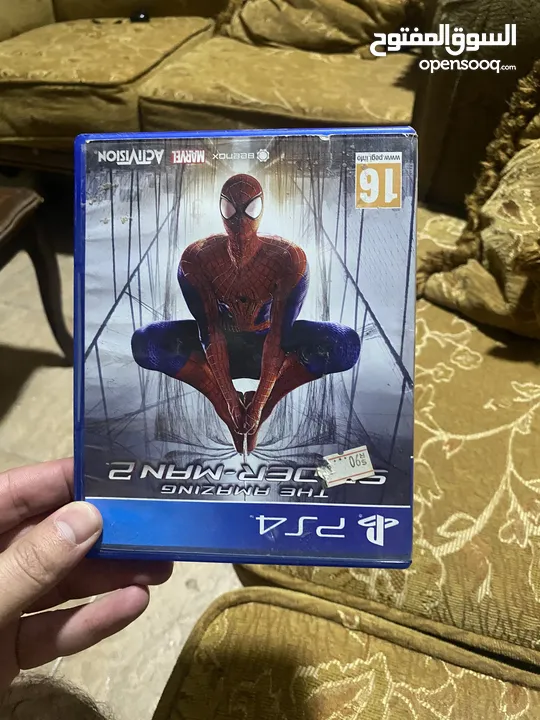 مع 8 سيديات وثلث ايدين وجميع ملحقاتهPs4