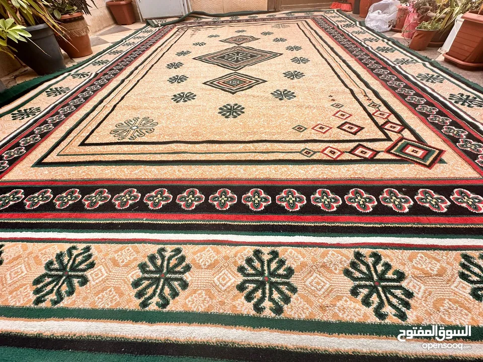خريبة السوق الجويدة سجادة وممر نفس اللون والرسمة بحالة جيدة جدا بسعر مغري