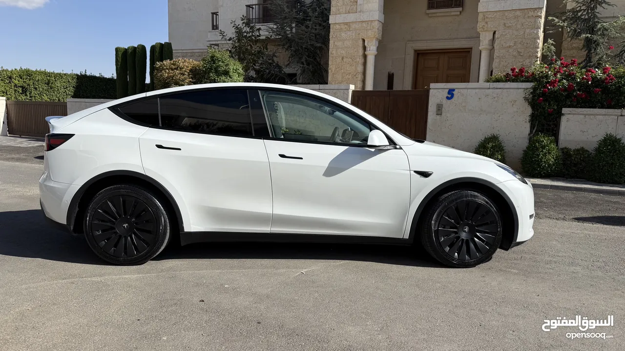 Tesla model Y dual motor