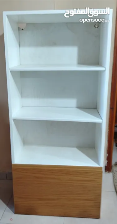 مكتبة، مساعد مكتبة، كومدينا، وتواليت للبيع 1000 شيقل