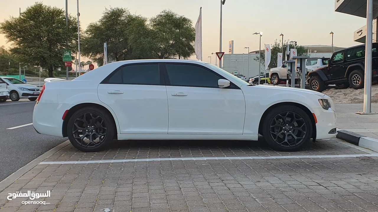 كرايسلر 2020 خليجي V8 5.7 حالة ممتازة Chrysler 300S V8 5.7 HEMI Perfect Condition