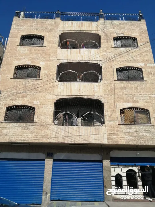 عمارة تجارية للبيع 8 شقق و 3 مخازن