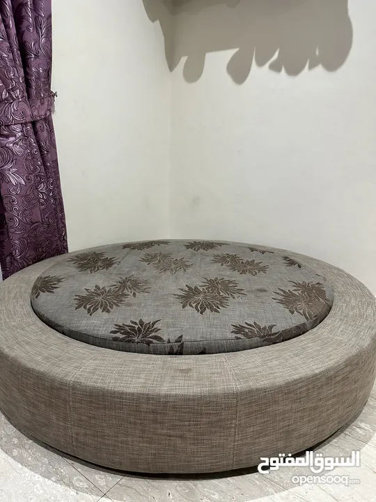 Round Bed in excellent condition for sale @ throwaway price