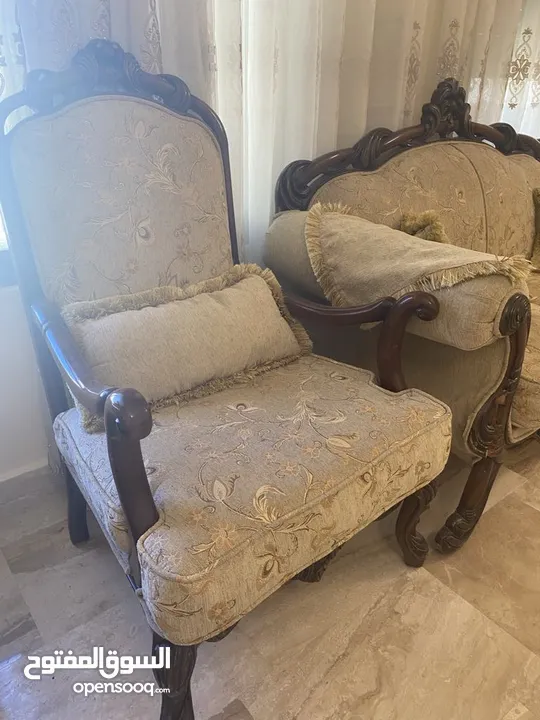 طقم كنب بحالة جيدة للبيع