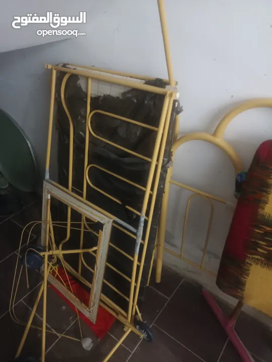 سرير بيبي حديد بحالة جيده