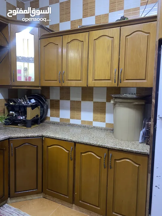كنب ومطبخ للبيع مع برادي