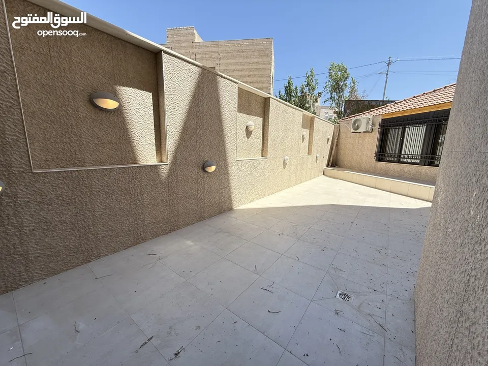 شقة ارضي فاخرة 250م مجددة بالكامل للبيع بالشميساني