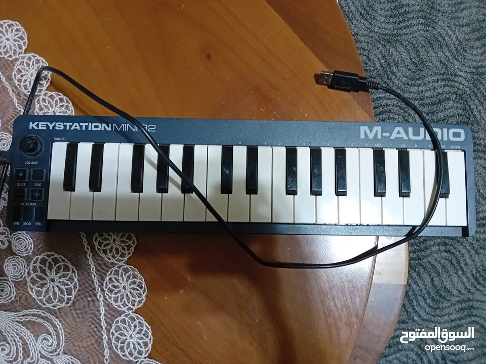 midi keyboard m audio keystationmini 32  32keys with connector  usb  شبه جديد ميدي كيبورد