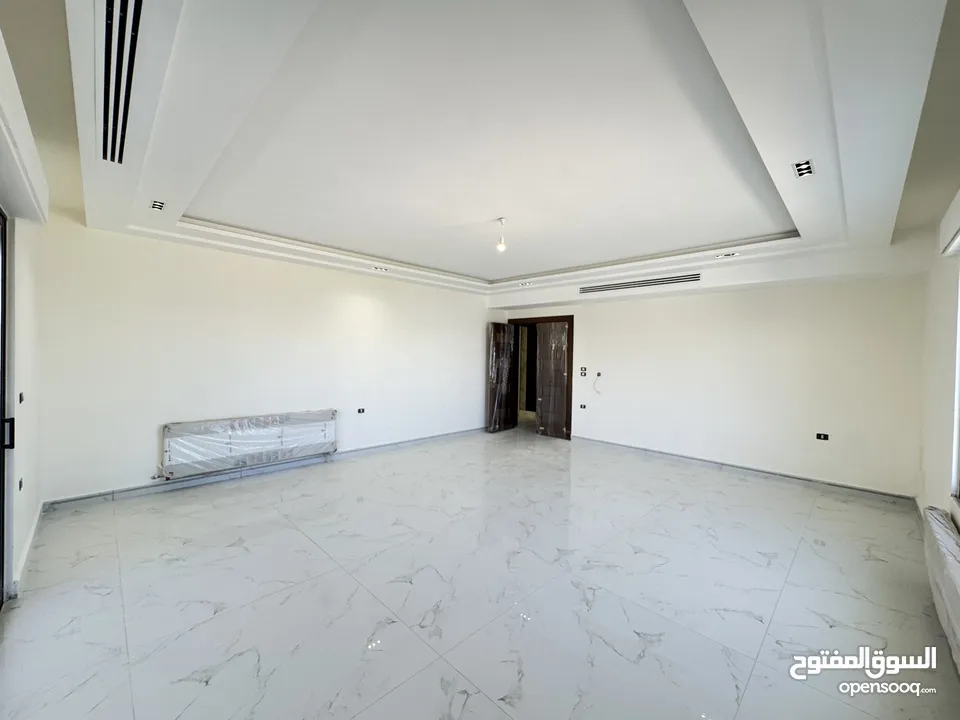 شقة مميزة للبيع طابق اول مساحة 230م بخلدا بتشطيبات مميزة (مشروع 120)