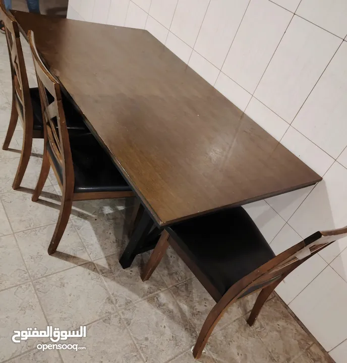 طاوله Table with chairs good condition 