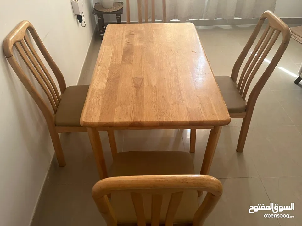 Dining table with 4 chairs for sell