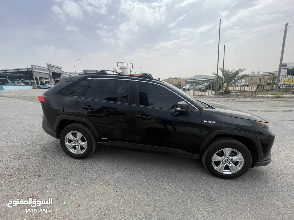 2021 TOYOTA RAV4, LE  بطاريه ليثيوووم السياره توب نضافه بصلاه على النبي