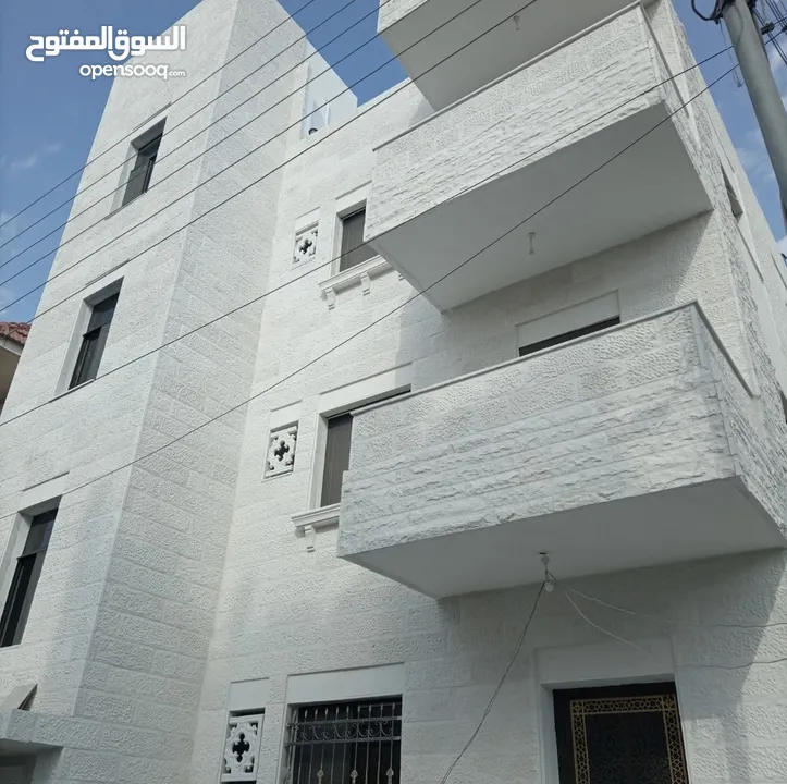 عماره جديده/4 شقق طابقيه للبيع