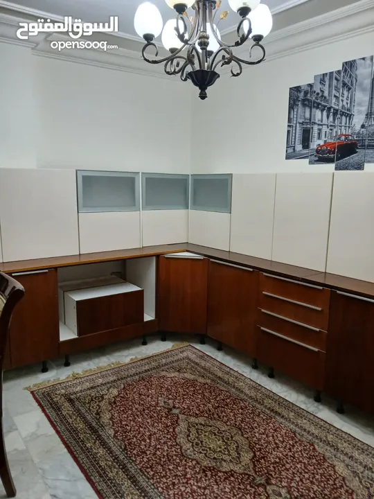 مطبخ خشب جوايكو مميز شبه جديد للبيع بالسعر مميز جدا المطبخ عبارة عن 3 واجهات بحالة الوكالة مميز جدا