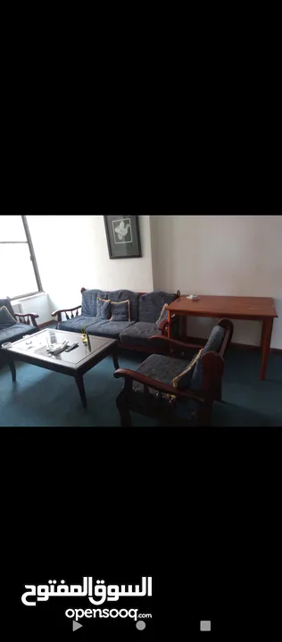 اثاث للبيع طقم كنب مستعمل وفرن بلد أن وغاز سكب كلهم مرة وحده ووما رح اقصر مع حدا موجودات عمان