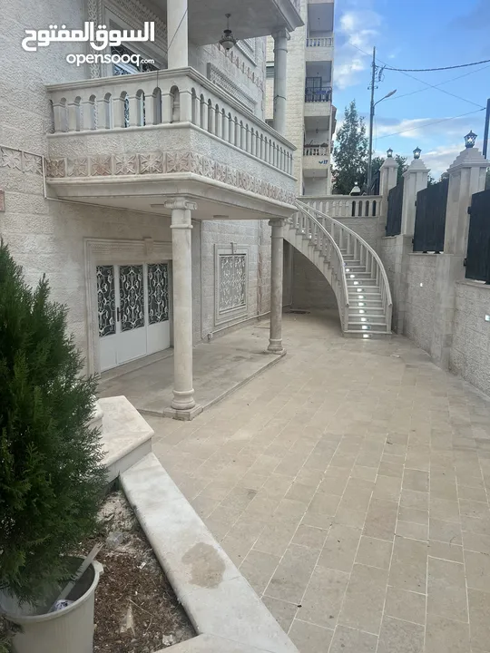 قصر فيلا فخمة جدا للبيع في الجبيهه