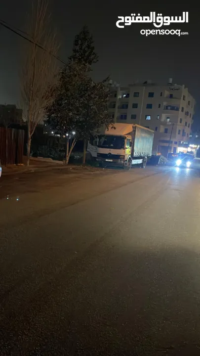 متوفر شحن لنقل البضائع وكافة المستلزمات