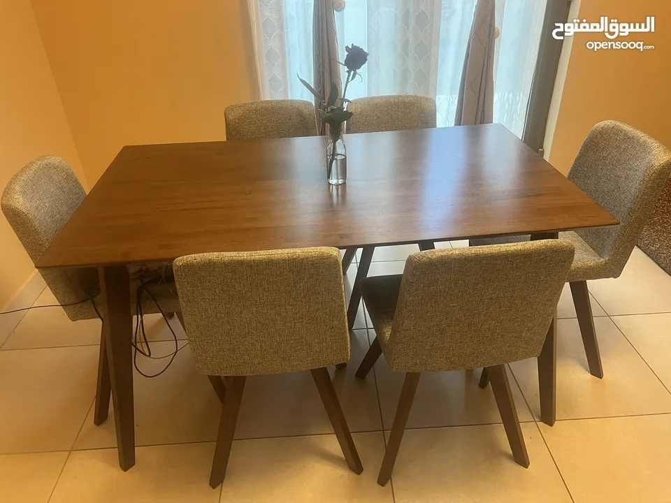 Home center 6 seater dining table like a new one