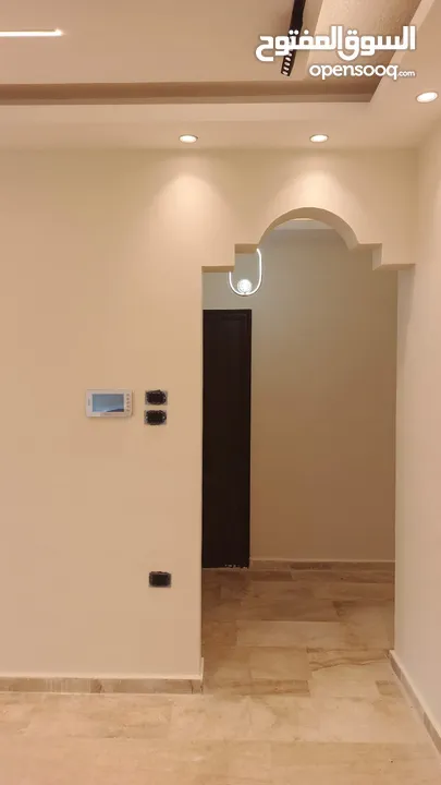 شقة مساحة 220م مميزة جداً للبيع طابقية كل طابق شقة / اسكان المهندسين مقابل منطقة حي الصحابة