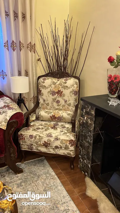 طقم صالون سبع مقاعد بحالة جيدة جدا