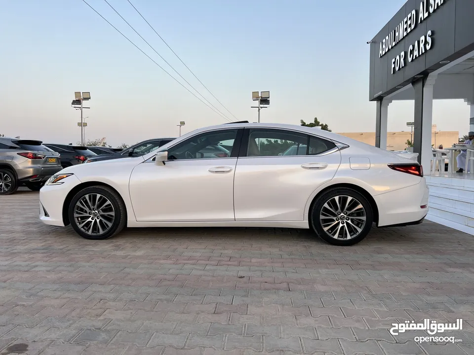 ‏ES 350 رقم واحد لون ابيض لؤلؤي 2019