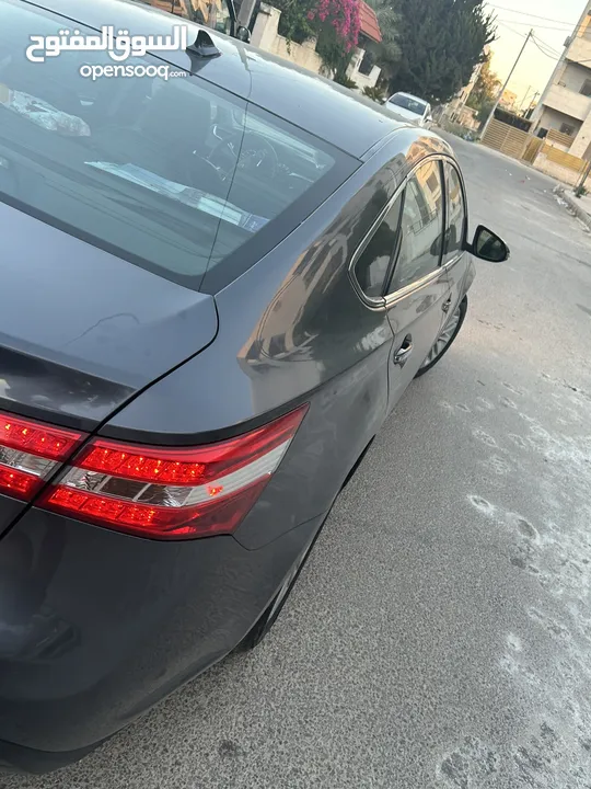 تيوتا افالون للبيع بحالة الوكالة