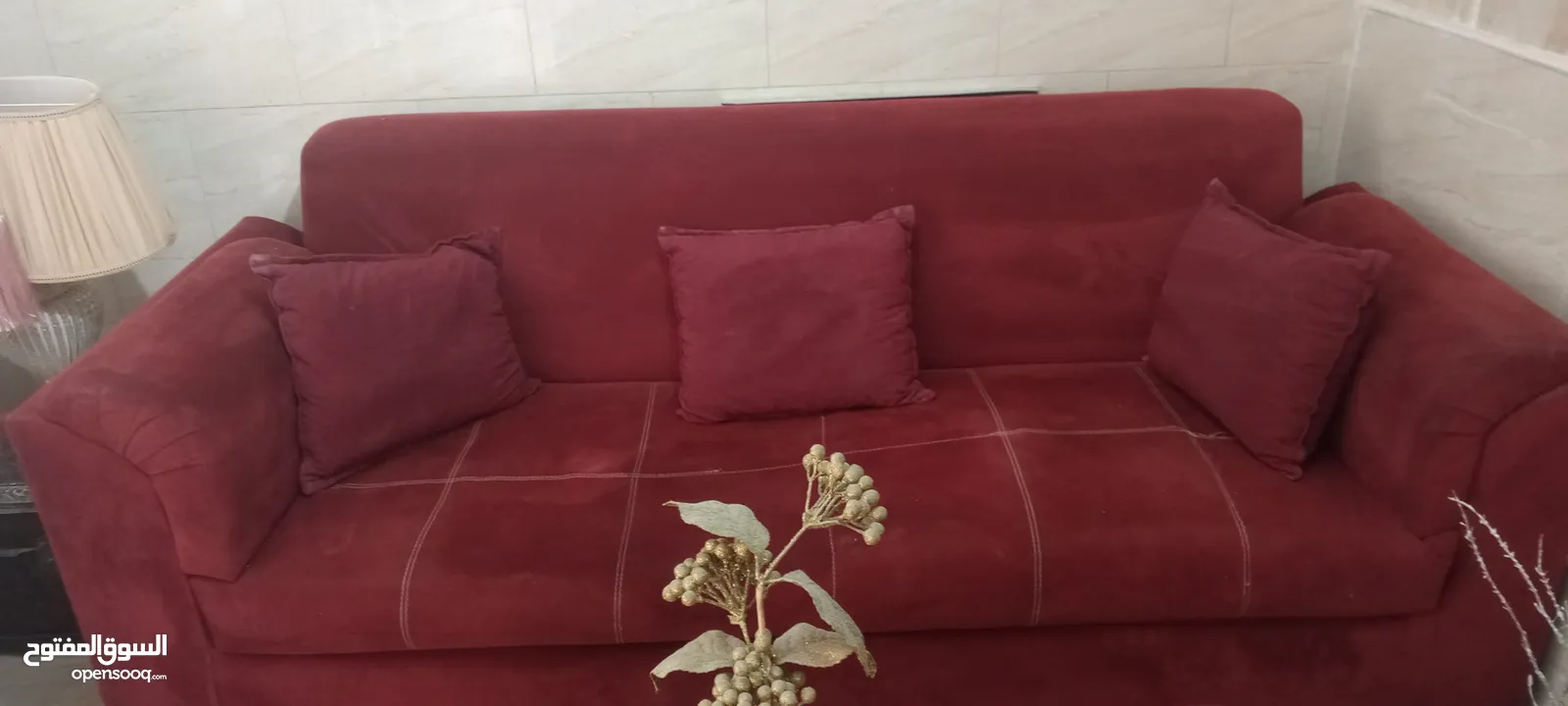 ثلاث اطقم كنب