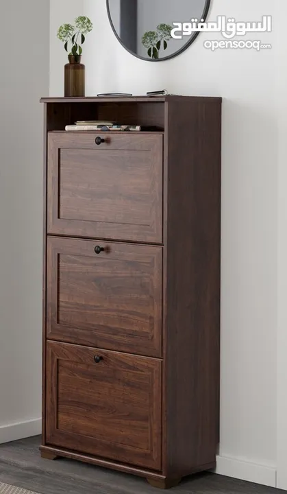 Shoe cabinet with 3 compartments