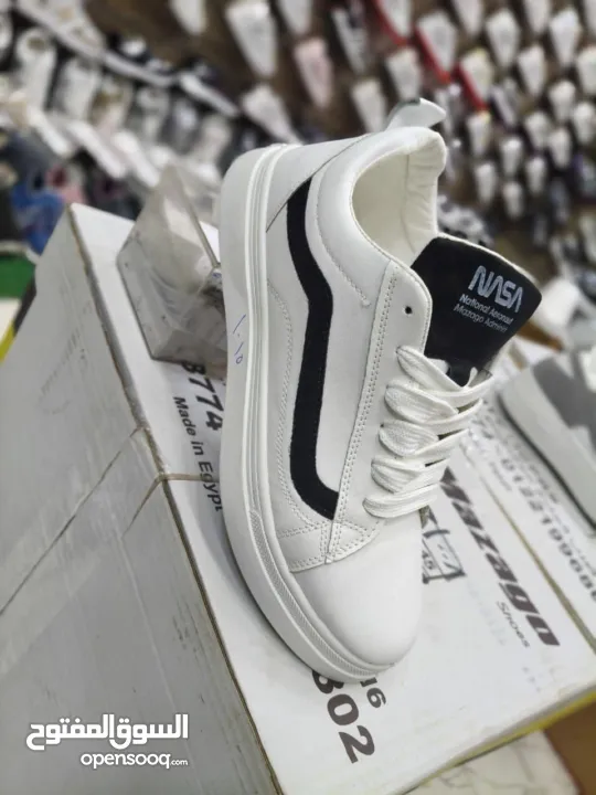 أحذية بسعر العرض