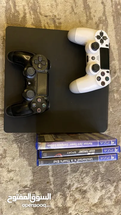 بلاستيش 4 سليم بحالة الوكالة مع كل اغراضه ps4 slim