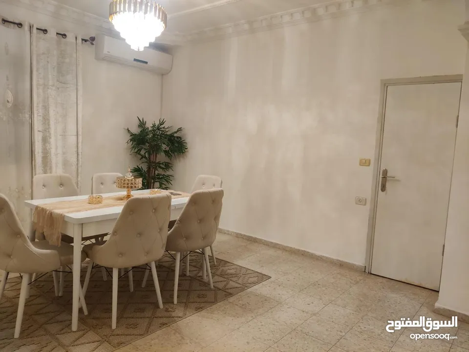 شقة للبيع بطولكرم البلد بسعر مغري ومساحة كبيرة