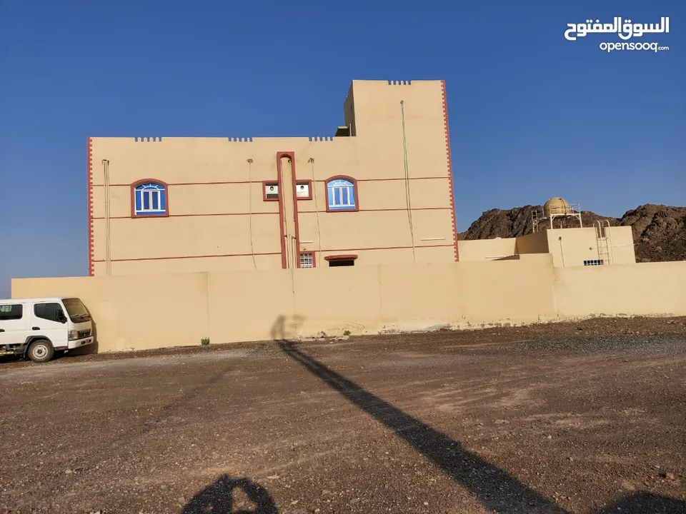 بنايه للبيع في بهلاء المعمورة بالقرب من جميع الخدمات خلف مدرسة عائشه الريامية الثانوية