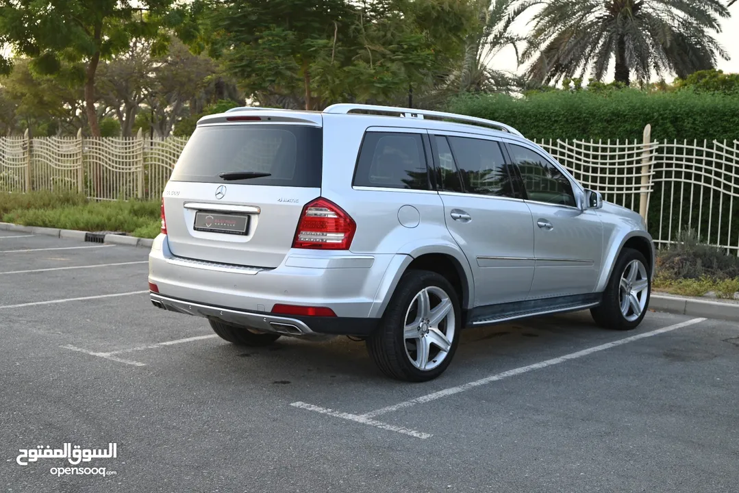 BEST DEAL - LOW MILEAGE - MERCEDES GL 500 4MATIC - ORIGINAL PAINT - WELL MAINTAINED - GCC