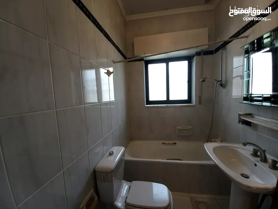 شقة غير مفروشة للإيجار 835م2 ( Property 17112 ) سنوي فقط