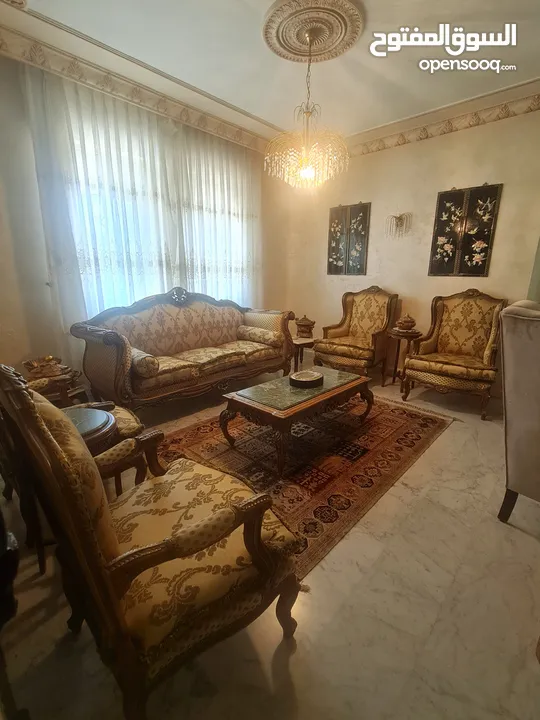 طقم كنب فاخر كالجديد