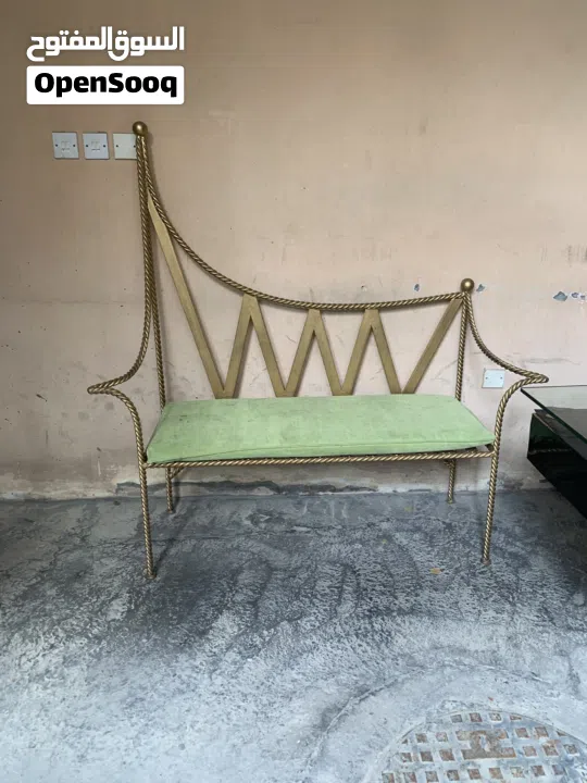 اثاث صالون او حلاق او مساج مستعمل للبيع