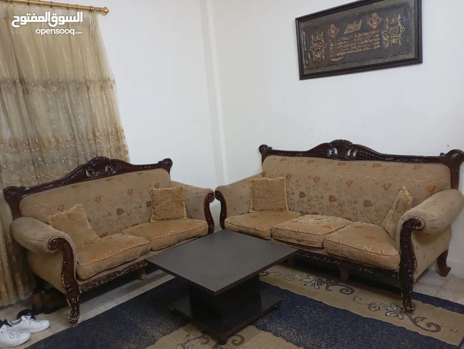 طقم كنب 7 مقاعد بحالة ممتازة مش هابطات