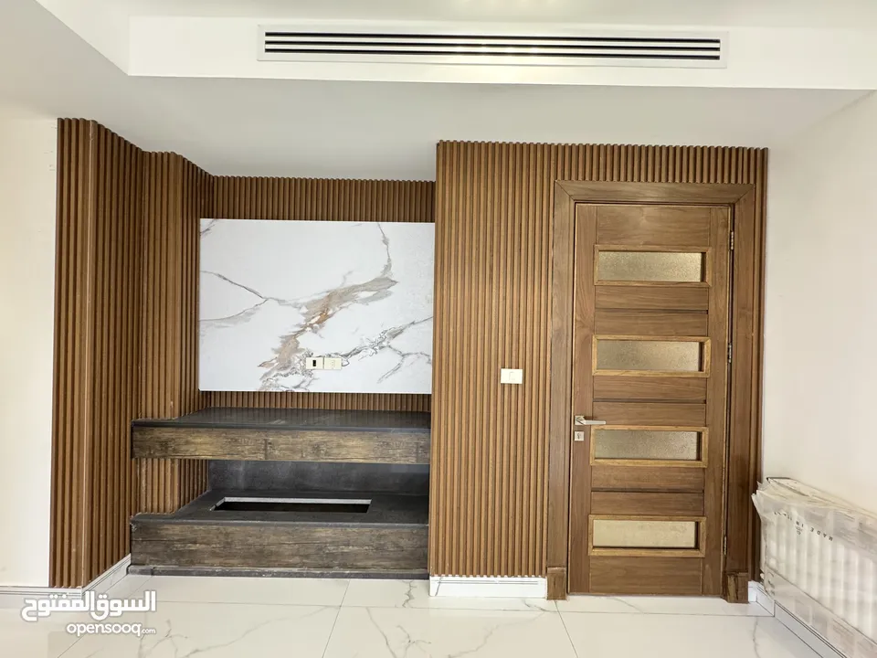 شقة مميزة طابق اول بأجمل مناطق خلدا مساحة واسعه 240م بسعر مميز
