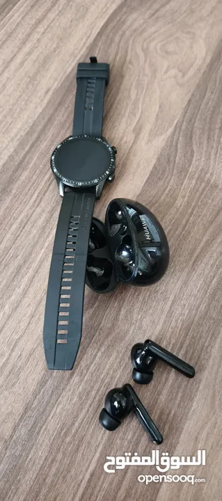 ساعة وسماعة huawei الاصليه لون اسود huawei smart watch gt 2 huawei freebuds 4i