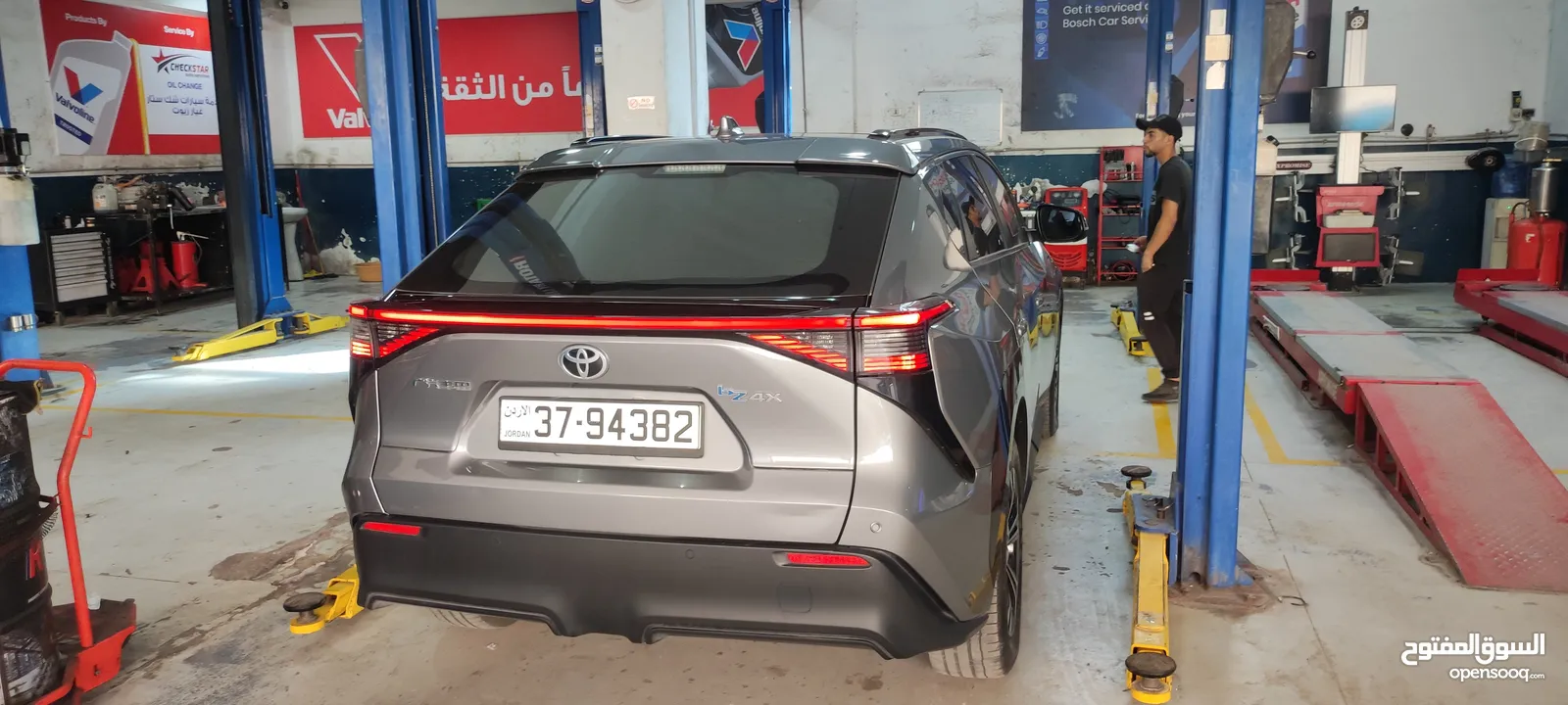 - Toyota bZ4X 2023  كهربائية بالكامل  فئة Long Range Pro  دفع أمامي