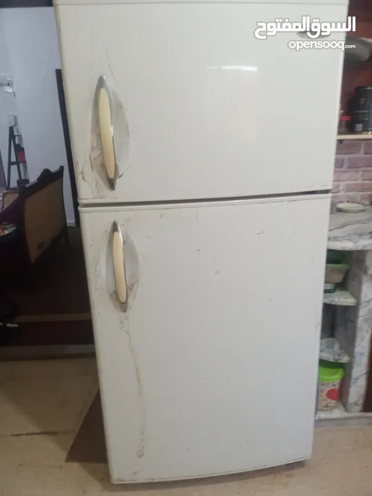 ثلاجه بحاله ممتازه
