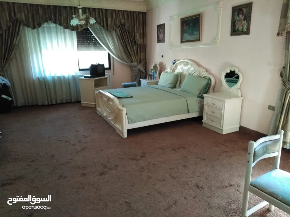 فيلا ثلاثة طوابق للبيع