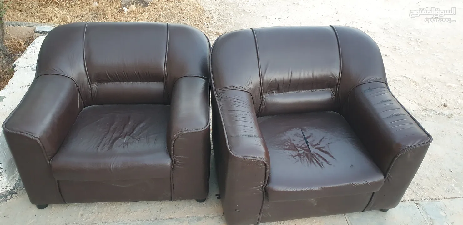 طقم كنب جلد مستعمل بحاله جيده