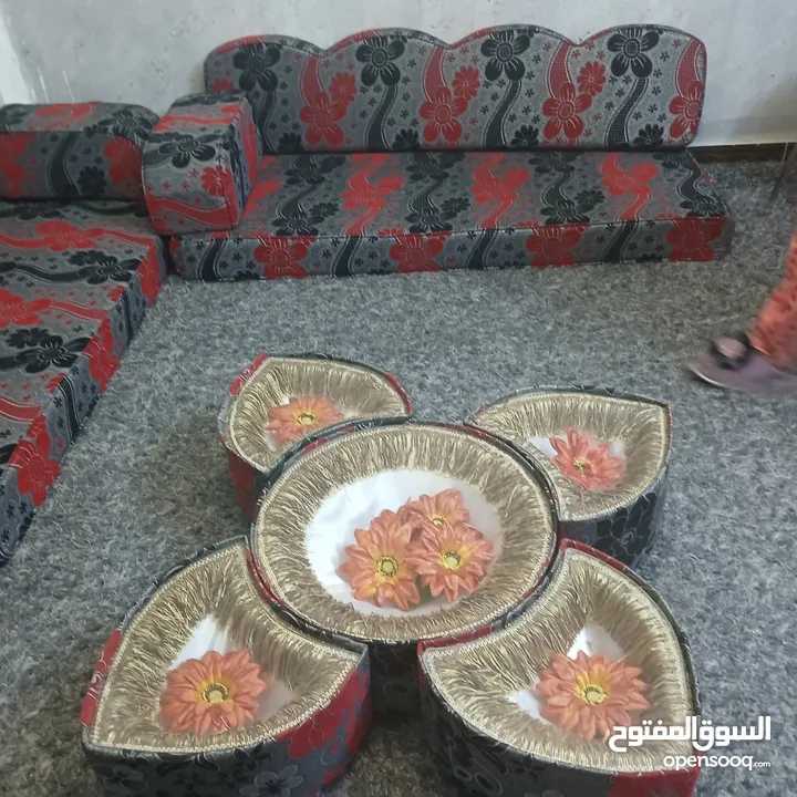 غرفه قعده مع طاولتها شبه جديد  مباع خلص
